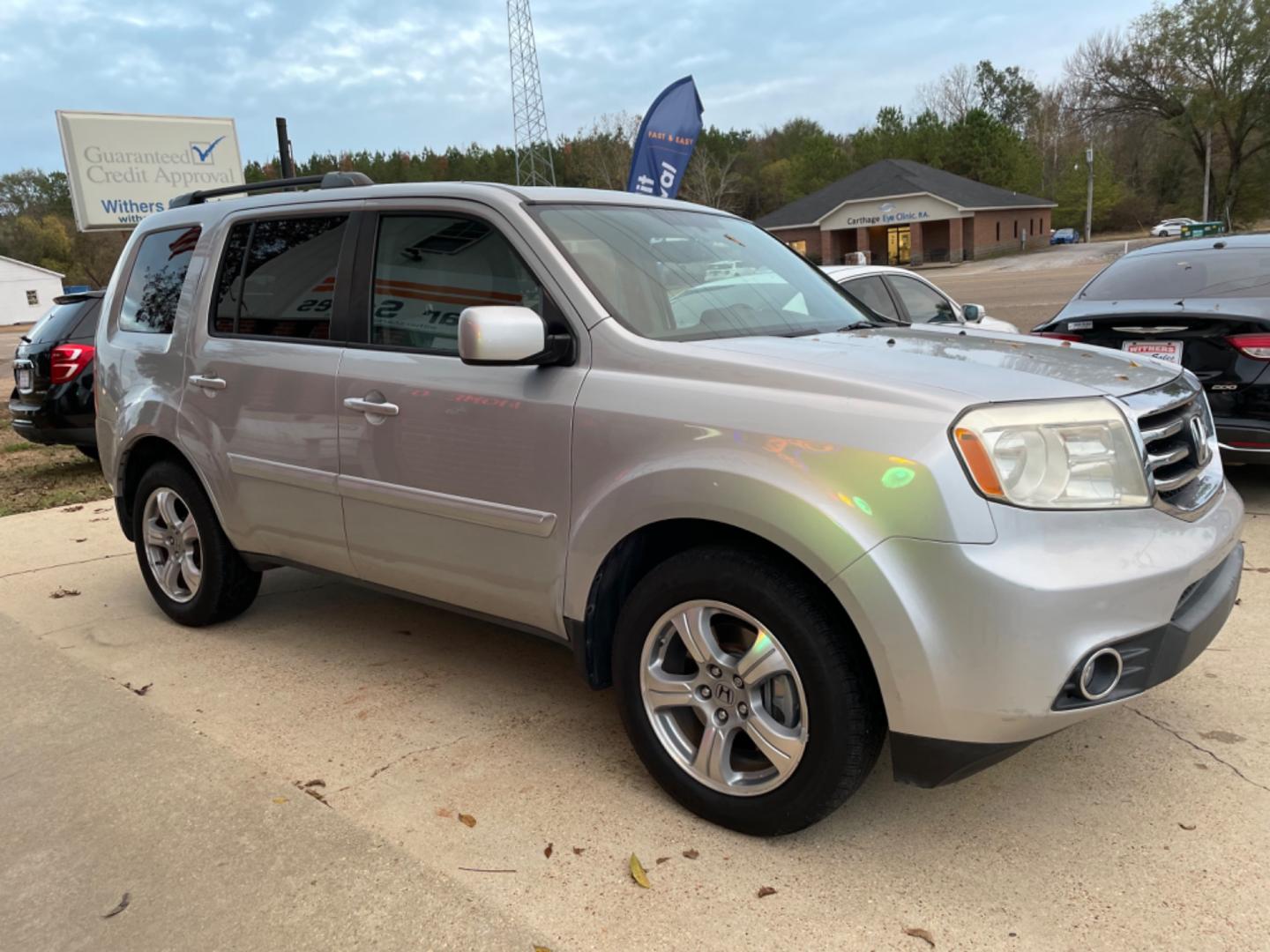 2015 Silver /Gray Honda Pilot EX-L 2WD 5-Spd AT (5FNYF3H5XFB) with an 3.5L V6 SOHC 24V engine, 5-Speed Automatic transmission, located at 204 Hwy. 16 East, Carthage, MS, 39051, (601) 267-7277, 0.000000, 0.000000 - Photo#1